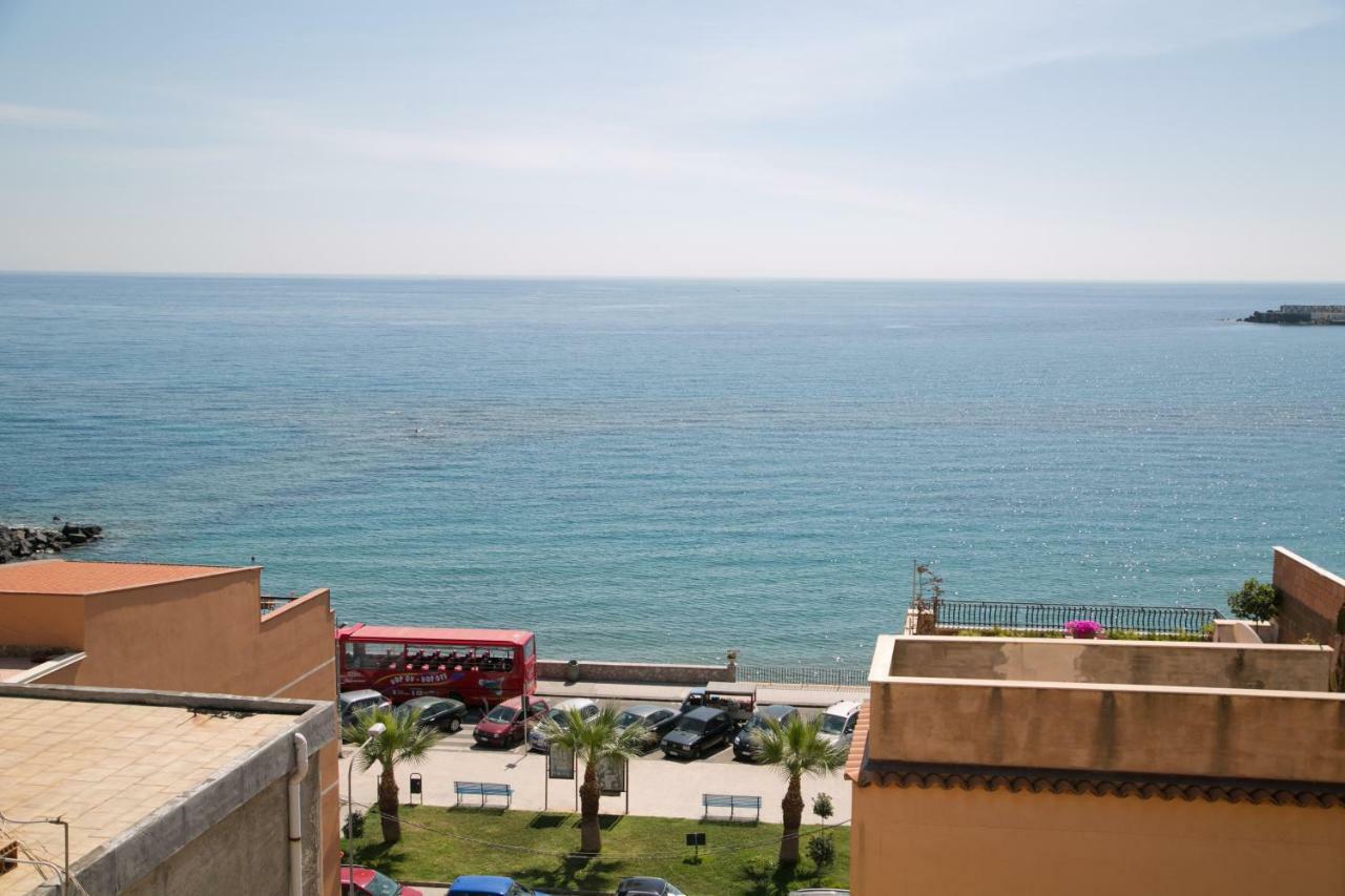 Lolita Holidays Giardini Naxos Dış mekan fotoğraf