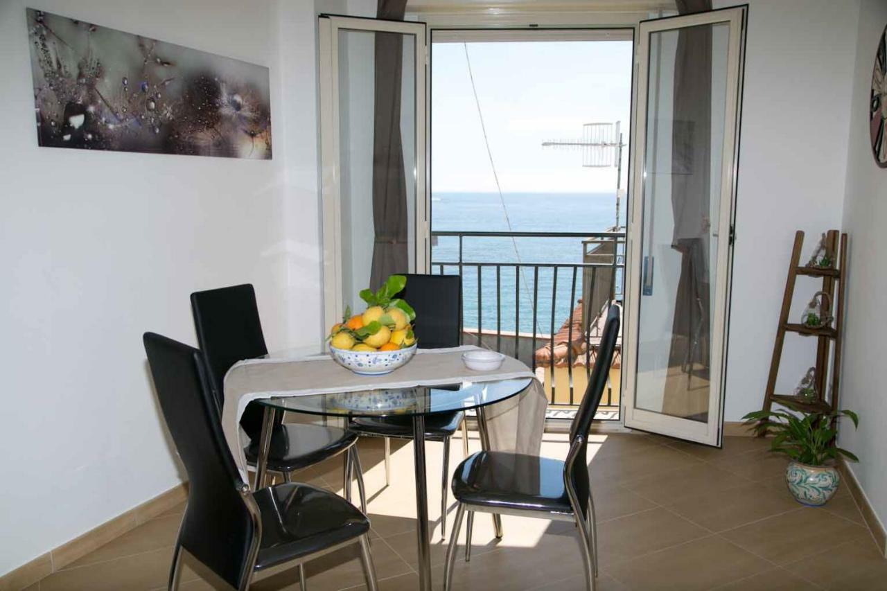Lolita Holidays Giardini Naxos Dış mekan fotoğraf