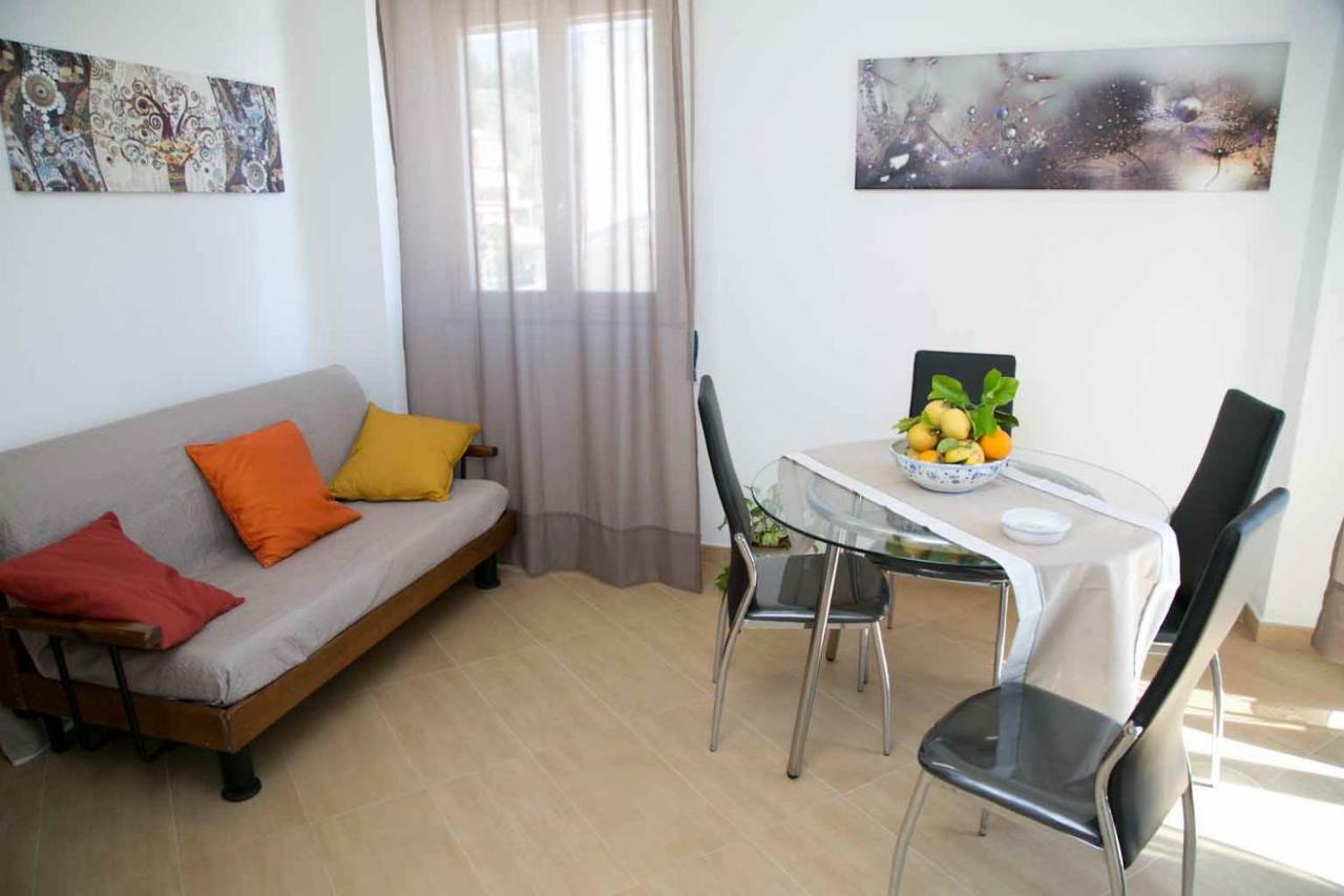 Lolita Holidays Giardini Naxos Dış mekan fotoğraf