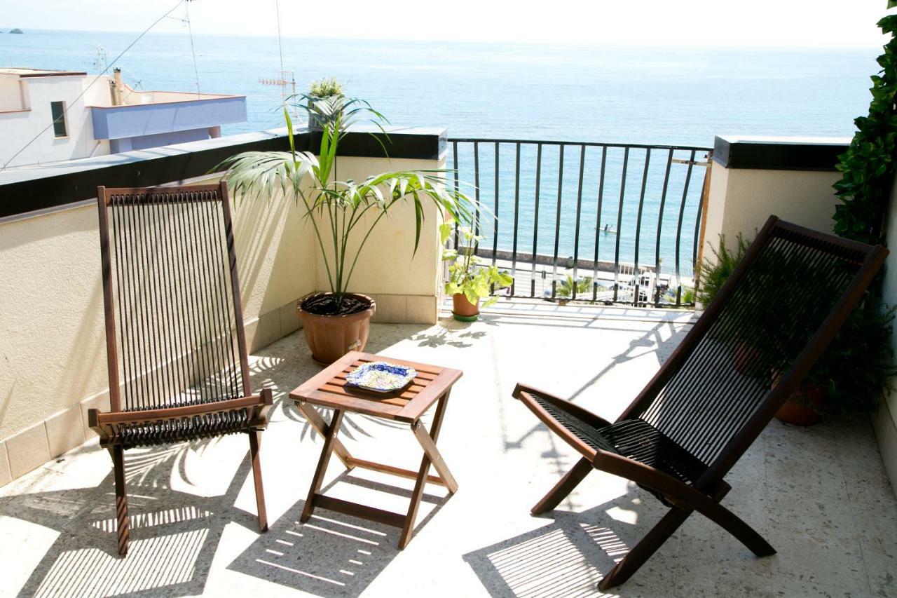 Lolita Holidays Giardini Naxos Dış mekan fotoğraf