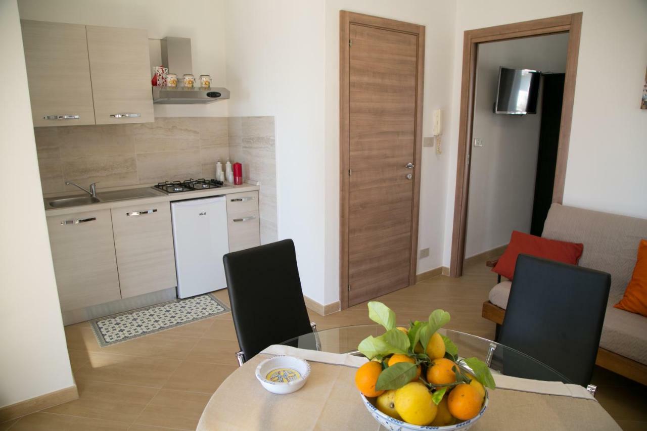 Lolita Holidays Giardini Naxos Dış mekan fotoğraf