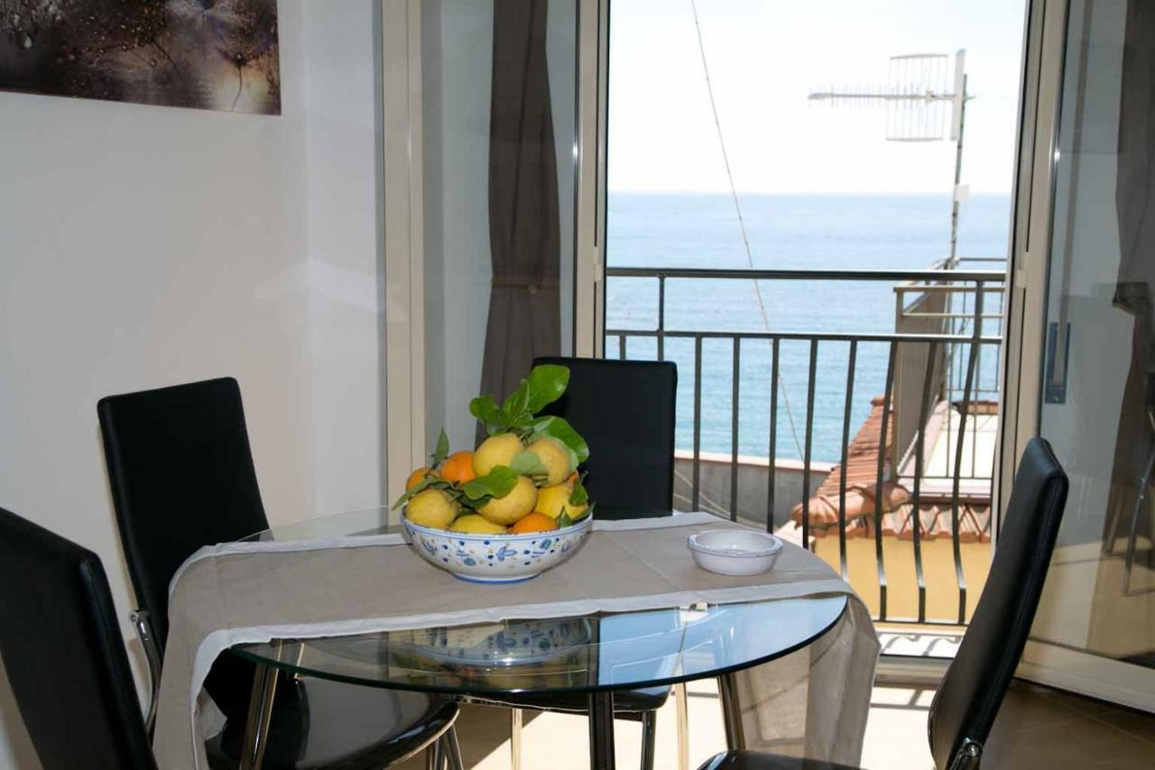 Lolita Holidays Giardini Naxos Dış mekan fotoğraf
